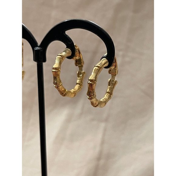 Vintage Gold Tone Rhinestone Lined & Gold Tone Ribbed Sectioned Clip-on Earrings - Picture 10 of 12